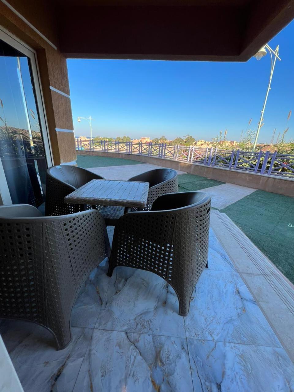 הוילה עיין סוחנה Porto Sokna Water Front Ground Floor Family Only מראה חיצוני תמונה