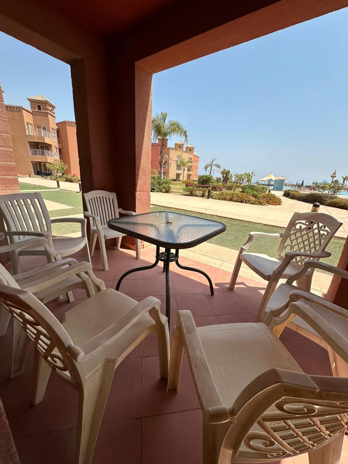 הוילה עיין סוחנה Porto Sokna Water Front Ground Floor Family Only מראה חיצוני תמונה