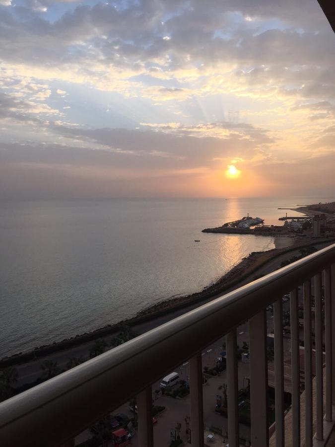הוילה עיין סוחנה Porto Sokna Water Front Ground Floor Family Only מראה חיצוני תמונה